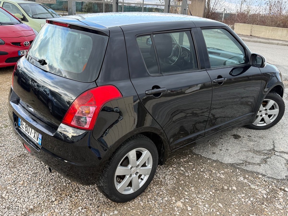 Suzuki Swift 1.3i 92CH EMBRAYAGE NEUF PARFAITE ÉTAT