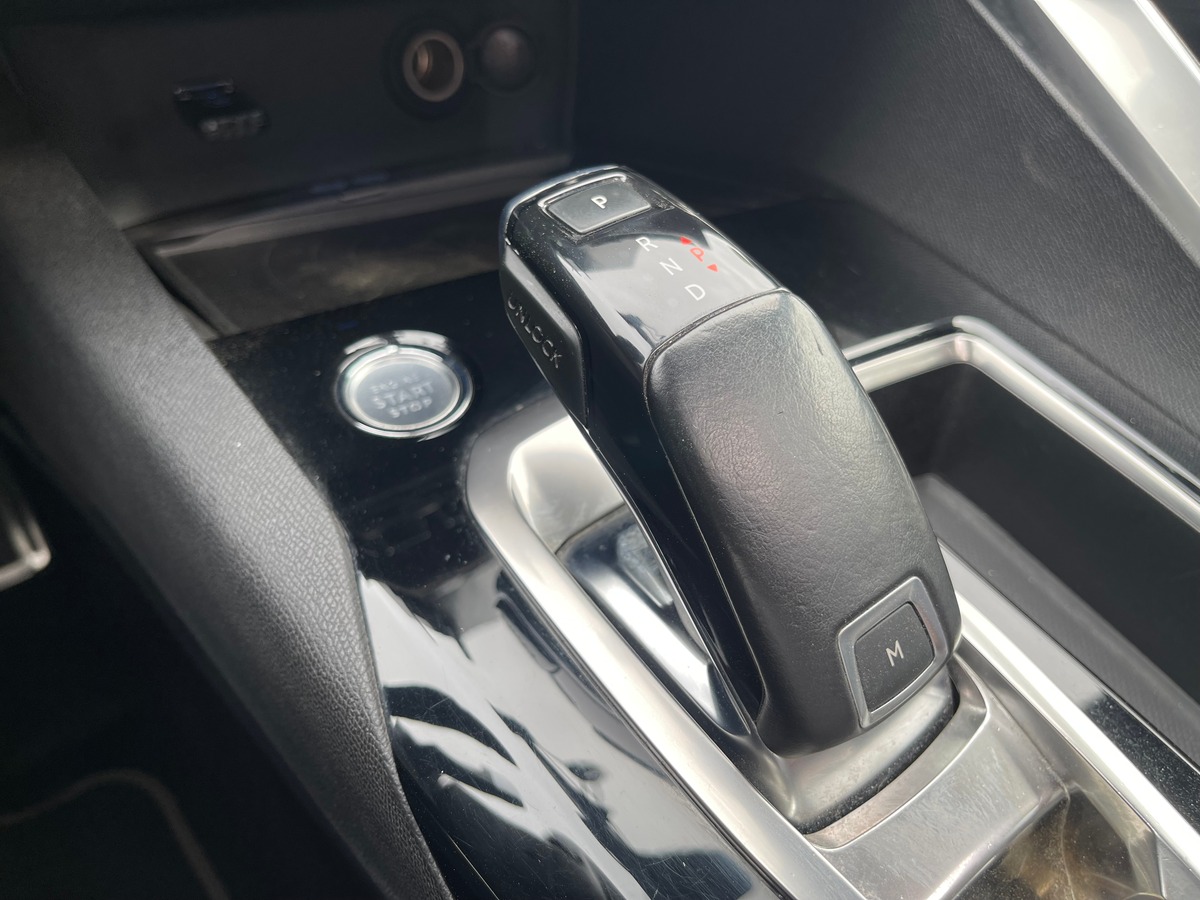 Peugeot 5008 Gt Line 1.5 BlueHDi EAT8 130 cv Boîte auto - Toit ouvrant / Audio FOCAL