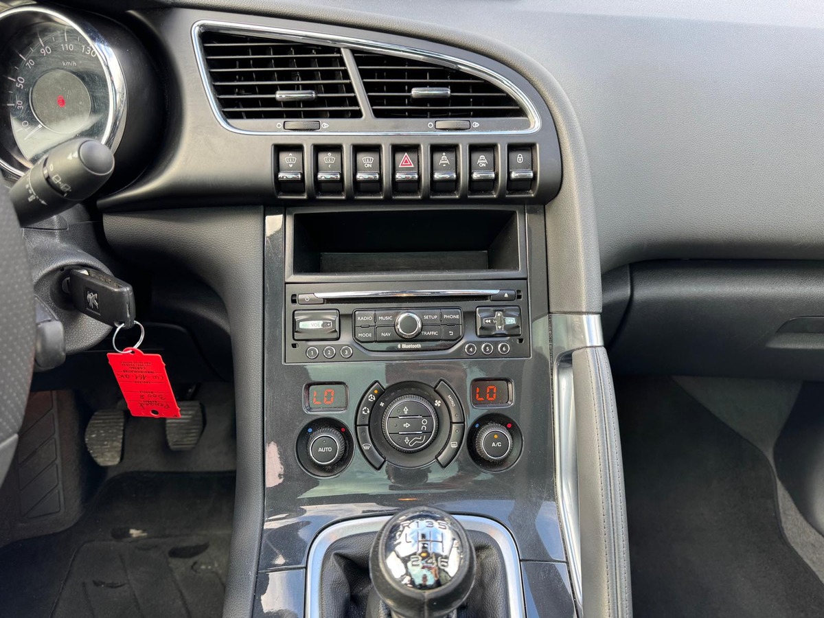 Peugeot 3008 1.6 HDi 115cv Allure - Attelage - Garantie