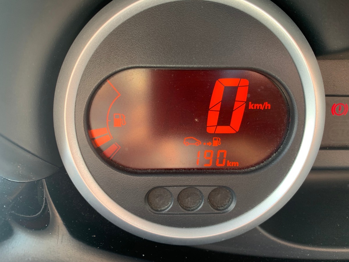 RENAULT Twingo 75 chevaux | Life | Premiére MAIN | Climatisation | Roue secours | Ordinateur de bord
