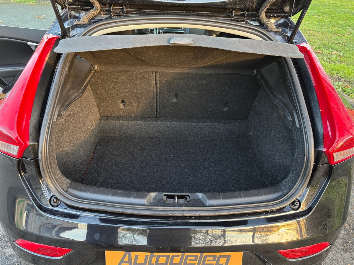 Volvo V40 D2 SUMMUM - 115CH - ENTRETIEN COMPLET