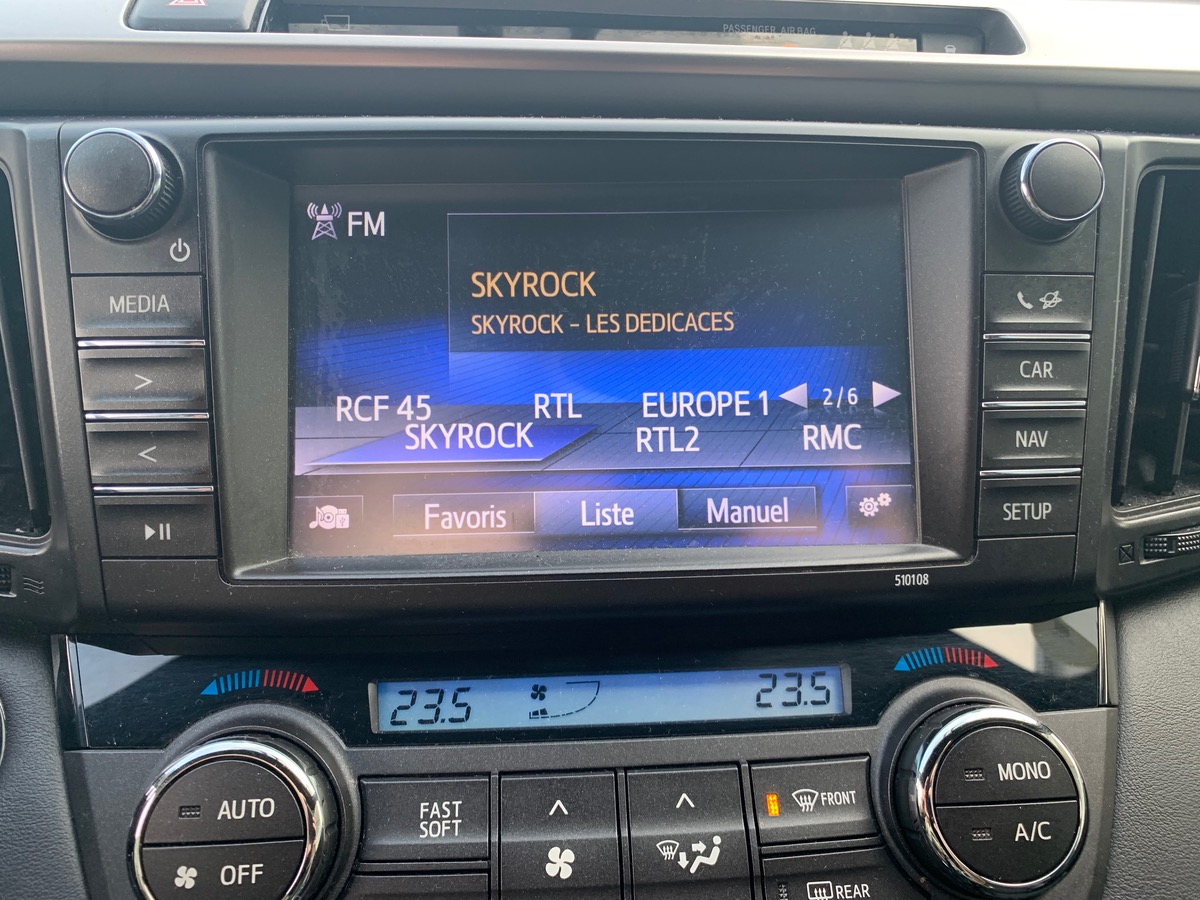 Toyota RAV4 143 | DESIGN | D-4D | 2WD | GPS | Caméra recul | Sièges avant sport | Régulateur vitesse