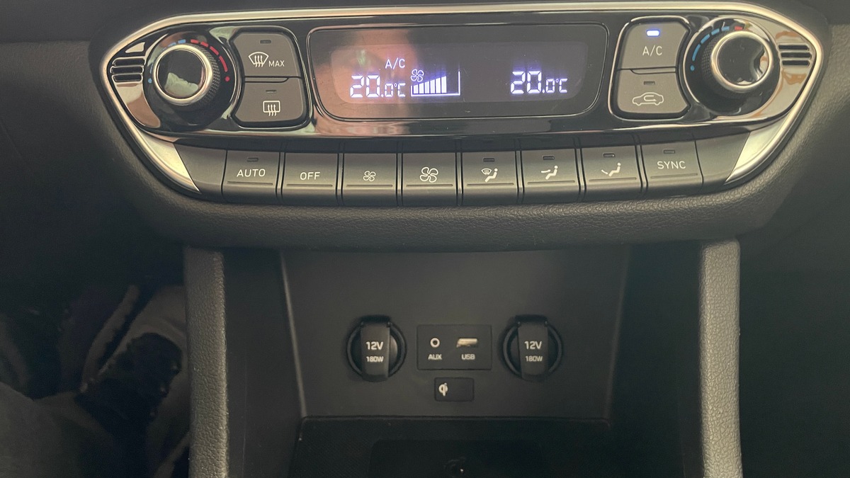 Hyundai i30 1.6 CRDi 16V  S&S 95 cv 1ERE MAIN/MOTEUR A CHAINE/ GARANTIE