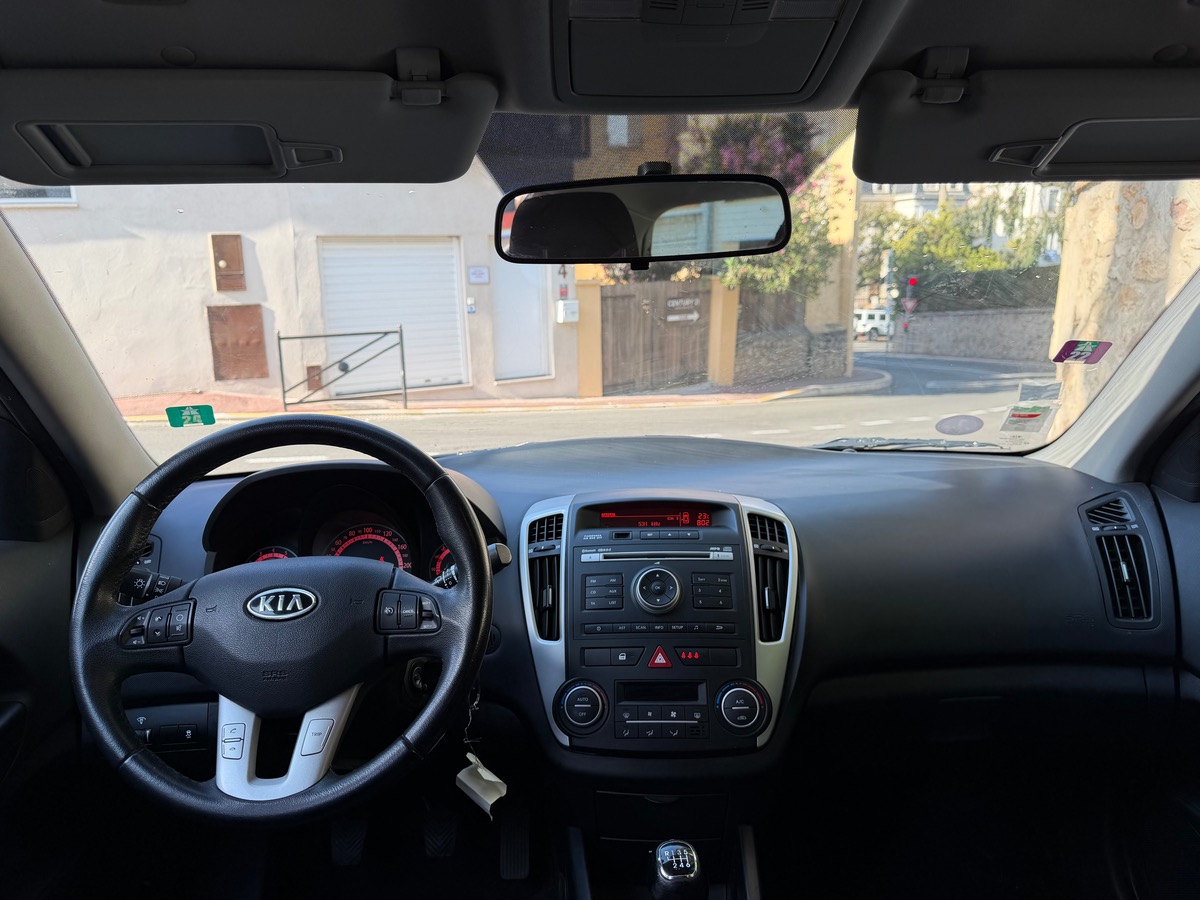 Kia Ceed 1.6 i 125 CV / 1er Main / Embrayage Neuf / Moteur à Chaine / Clim /5 Portes
