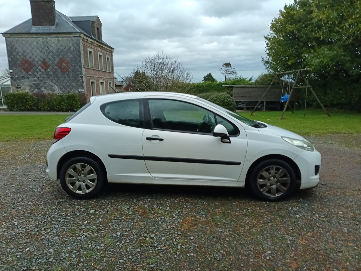 Peugeot 208 1.6l hdi 70 ch 2 places Vendu en l'état roulant