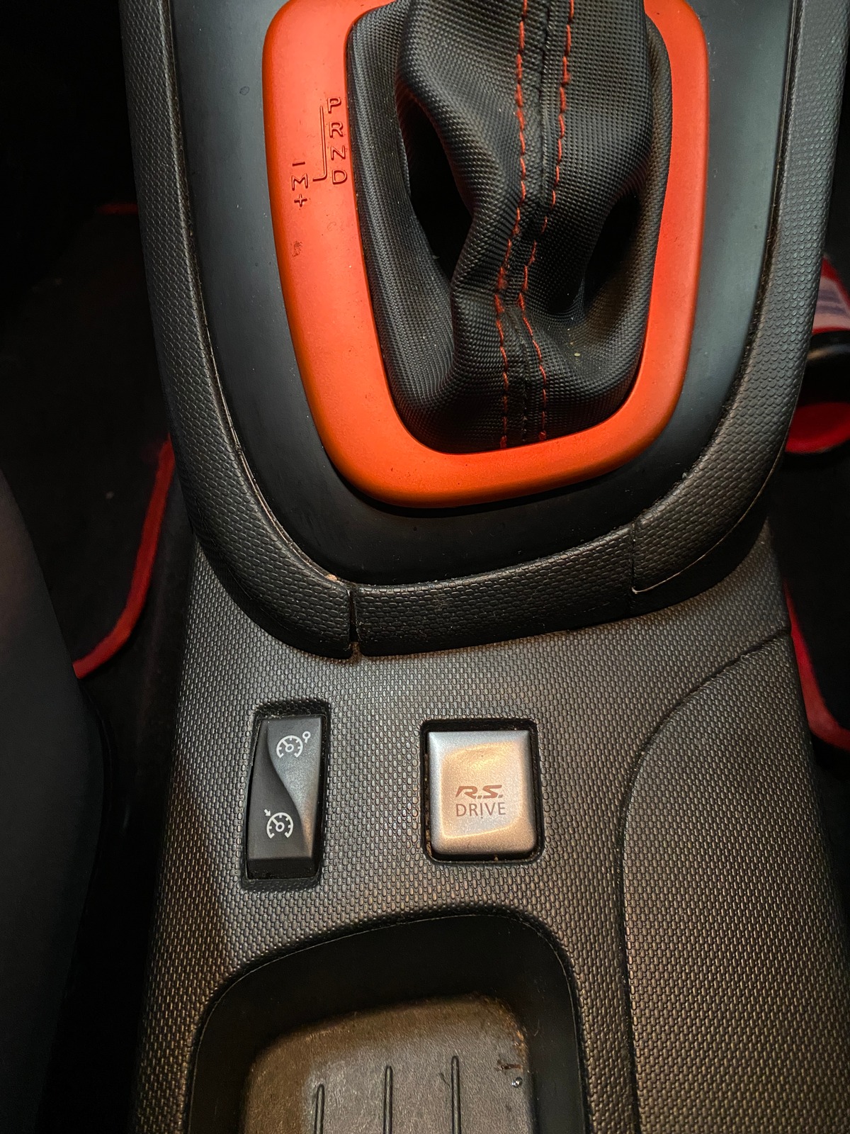 RENAULT Clio IV 1.6 TURBO 200 ENERGY RS EDC E6 JAUNE SIRIUS