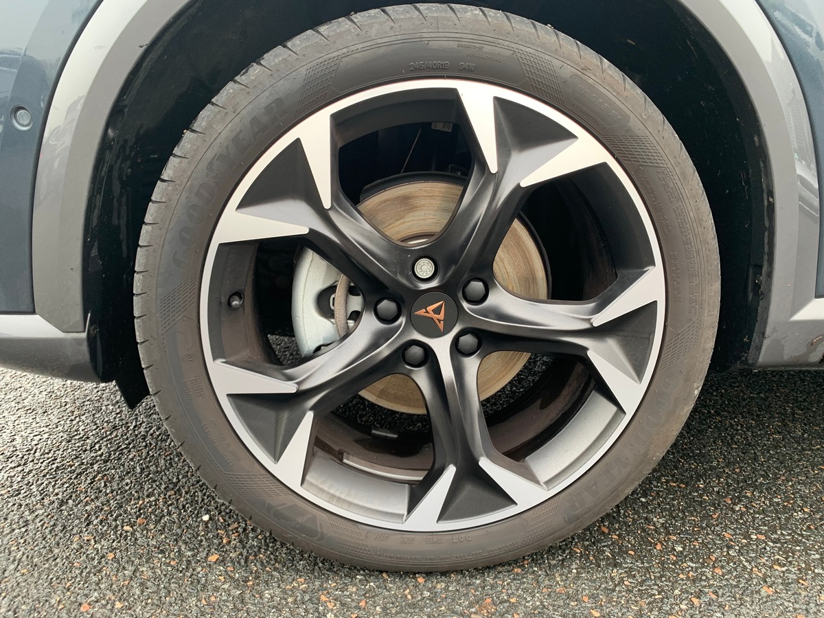 Cupra FORMENTOR E-HYBRID 204 | Business Edition | Cuir | Apple Car Play | Toit ouvrant panoramique