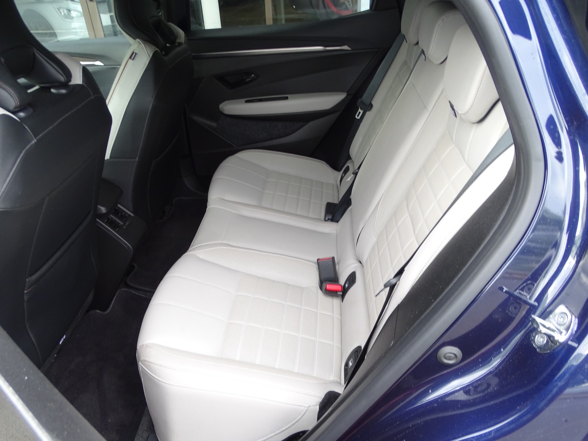 RENAULT MEGANE-E V E-TECH Ev60 220 Ch  ICONIC / SELLERIE BLANCHE / HARMAN KARDON / CARPLAY