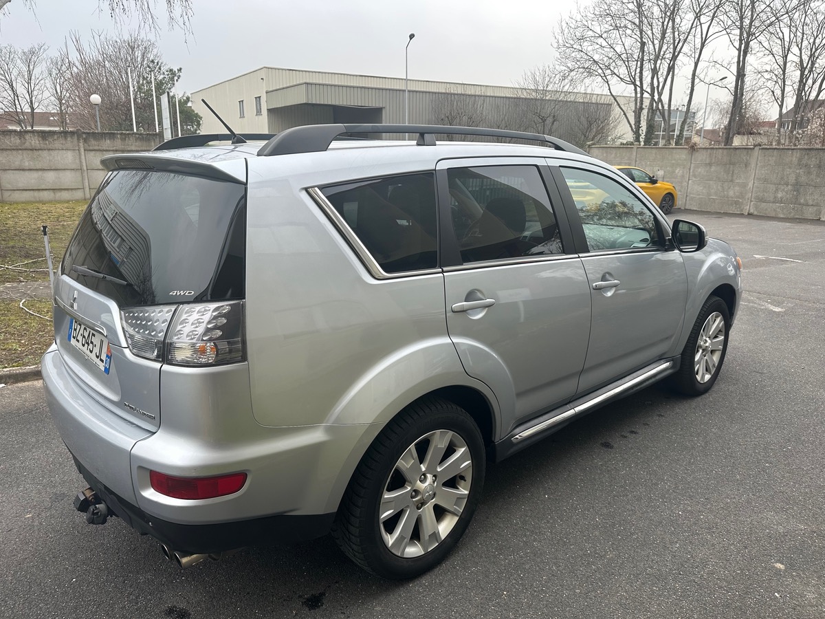 Mitsubishi Outlander 2.2 DI-D 177 CV intense 7 places 4XCBLue