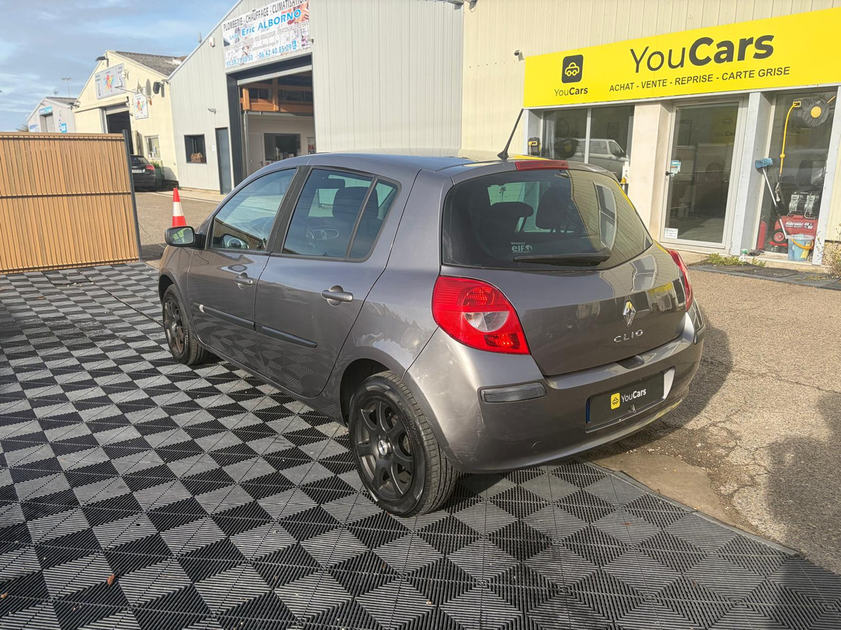 RENAULT Clio III 1.2 75 ch - IDEAL JEUNE PERMIS - CLIMATISATION - BLUETOOTH - PRISE USB