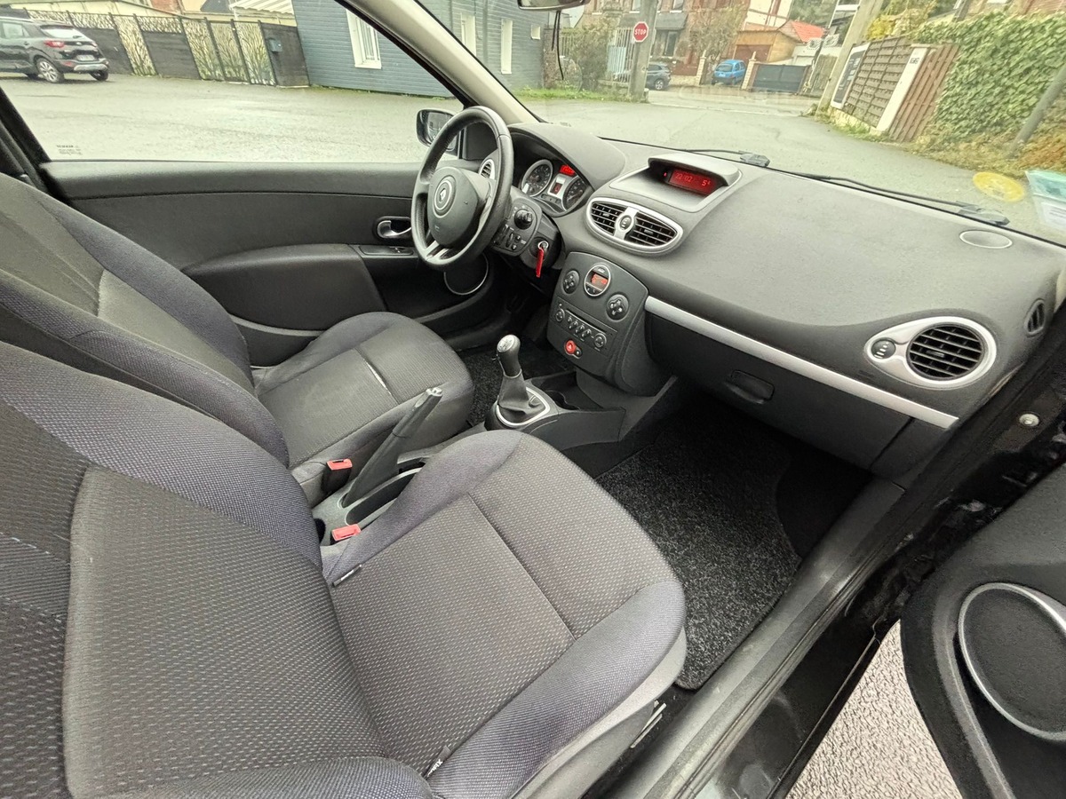 RENAULT Clio III 1.6 Dynamique - VENTE A MARCHAND