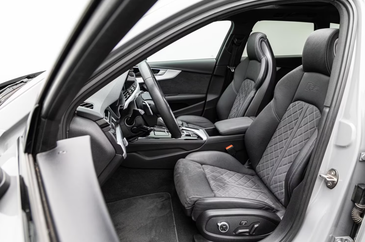 Audi RS4 V 2.9 V6 TFSI 450ch quattro tiptronic 8