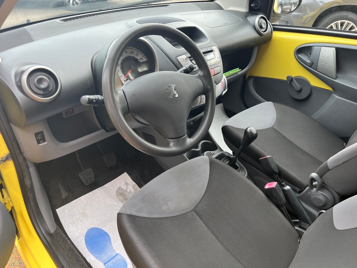 Peugeot 107 5 Portes 1.0 i  68 ch URBAN 1ERE MAIN