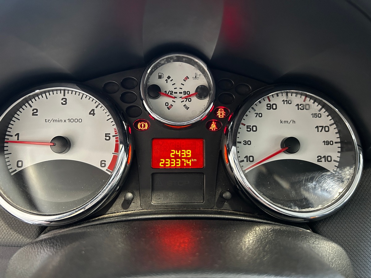 Peugeot 207 SW 1.6 HDi FAP 92 cv / DISTRIBUTION ET VIDANGE OK / SUIVI OK / GARANTIE