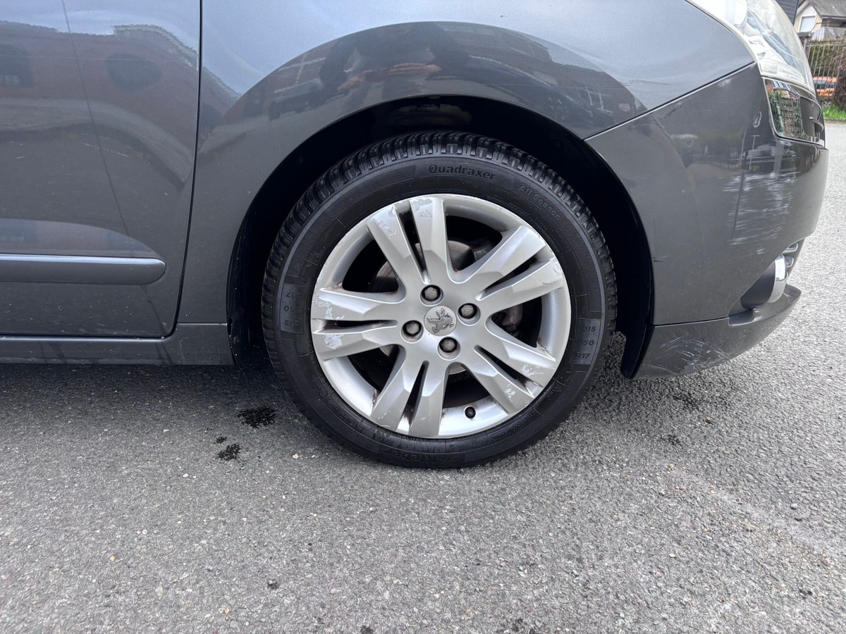 Peugeot 5008 7 places 1.6 HDi 110 Premium Pack - Distribution neuve - Garantie