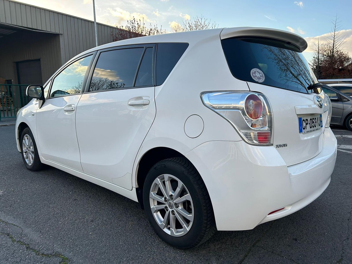 Toyota Verso 2.0 D-4D 128 CV sKyviews 4XCBLues