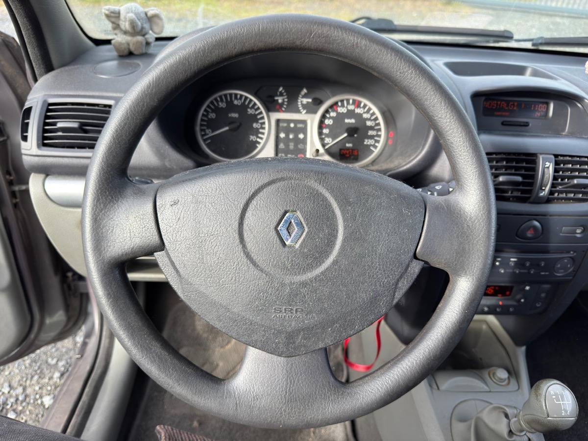 RENAULT Clio 1.6 16V