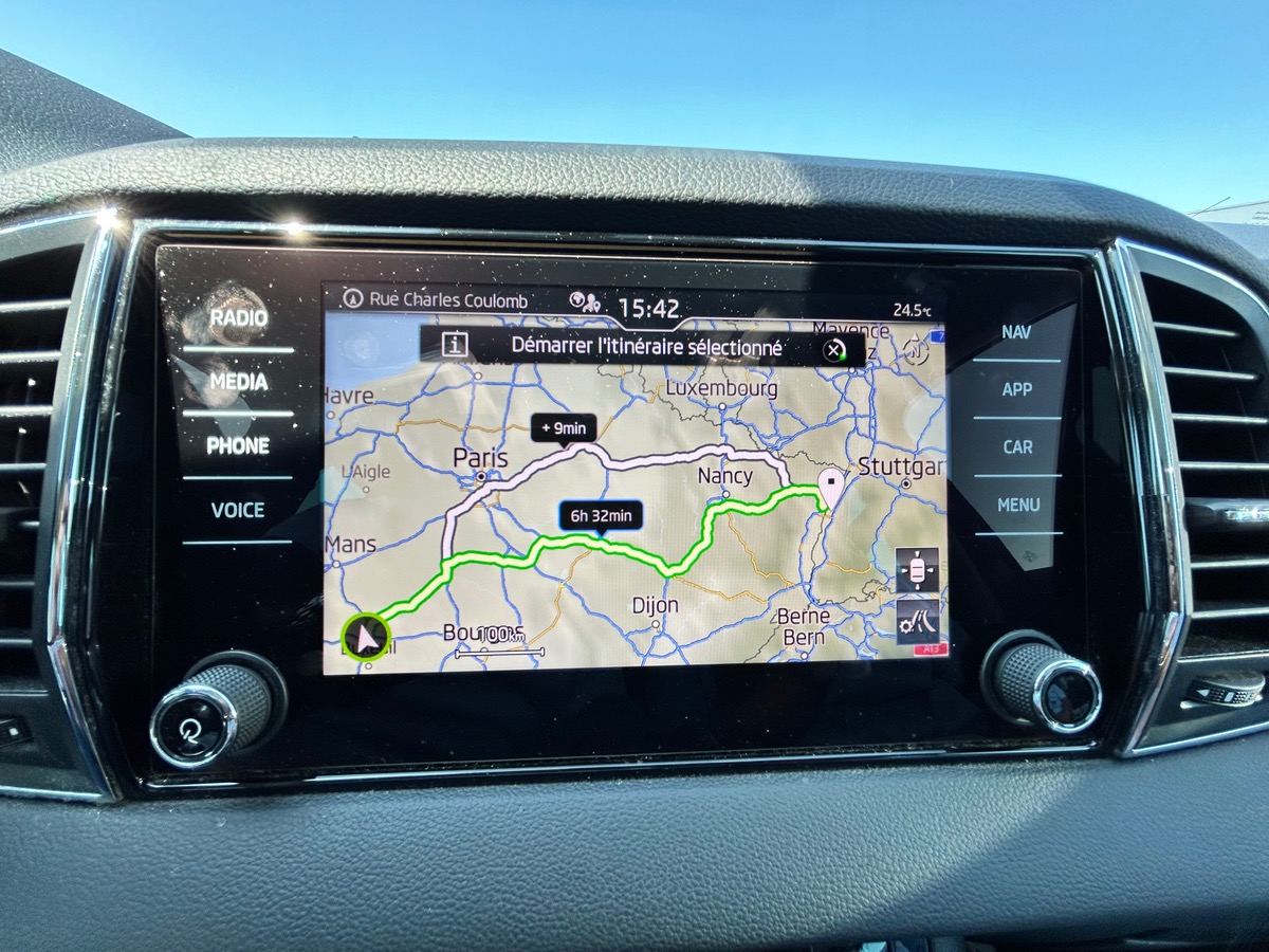 Skoda Karoq DRIVE | Système d'accès, démarrage sans clé | Caméra de recul | Phares avant LED