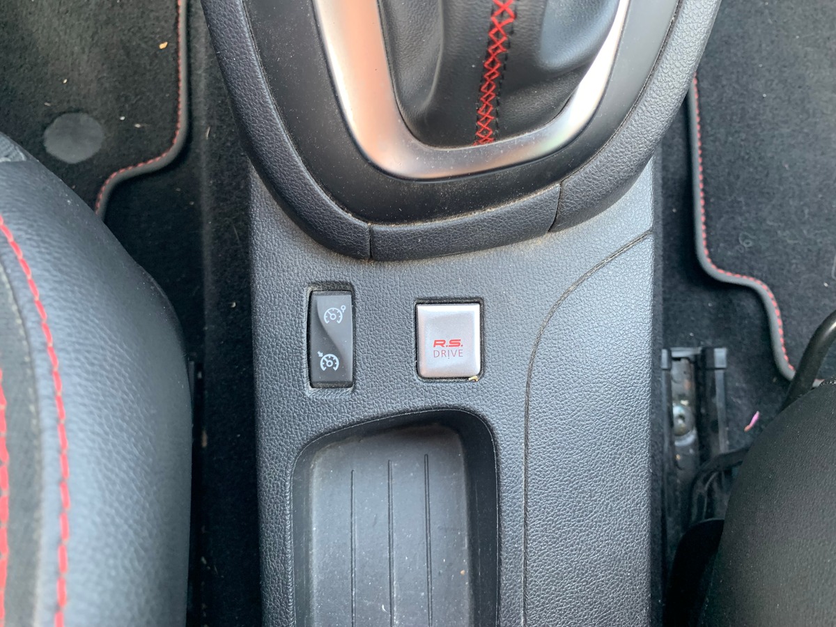 RENAULT Clio IV 200 ch | RS | Caméra recul | Régulateur vitesse | GPS | Bluetooth | Palettes volant