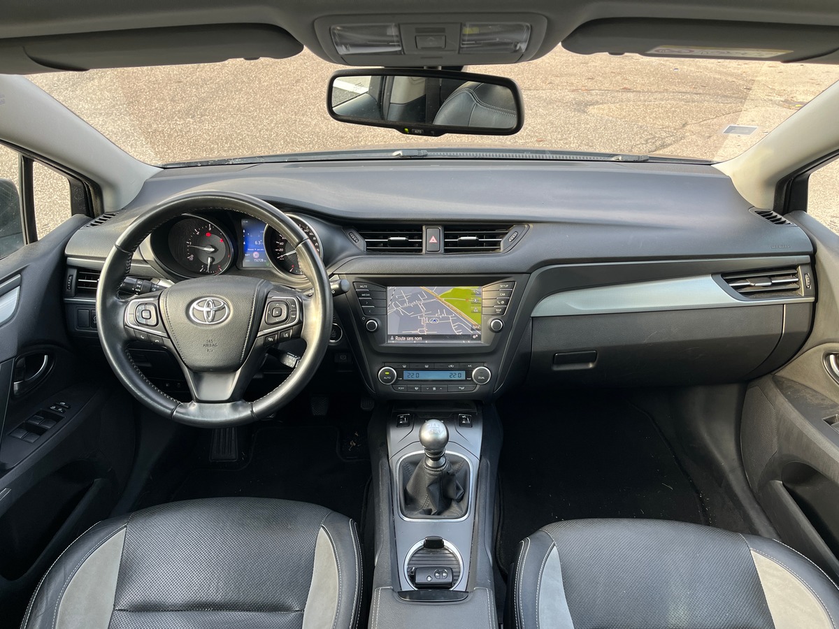 Toyota Avensis SW 2.0 D-4D 143ch, EXECUTIVE, ATTELAGE, RADAR, SIEGES CHAUFFANT, TOIT PANORAMIQUE