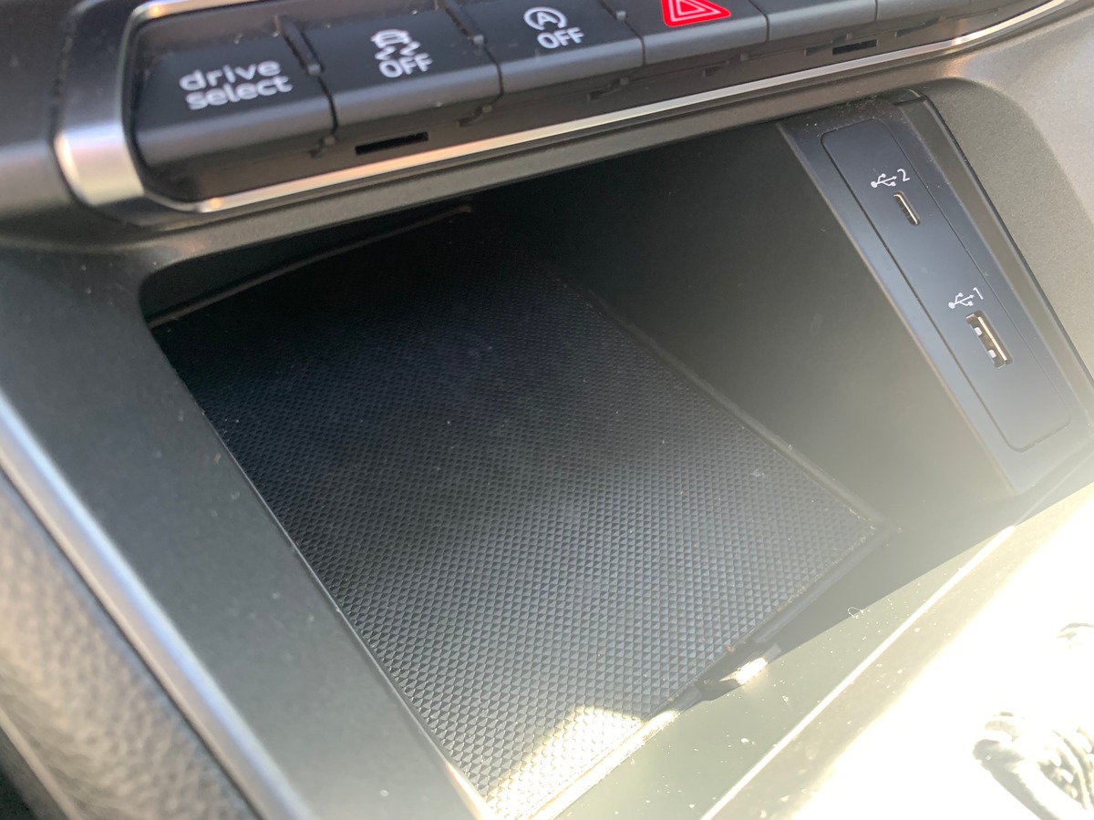 Audi Q3 150 ch | S line | Toit ouvrant | Caméra de recul | Apple car play | Attelage | Régulateur