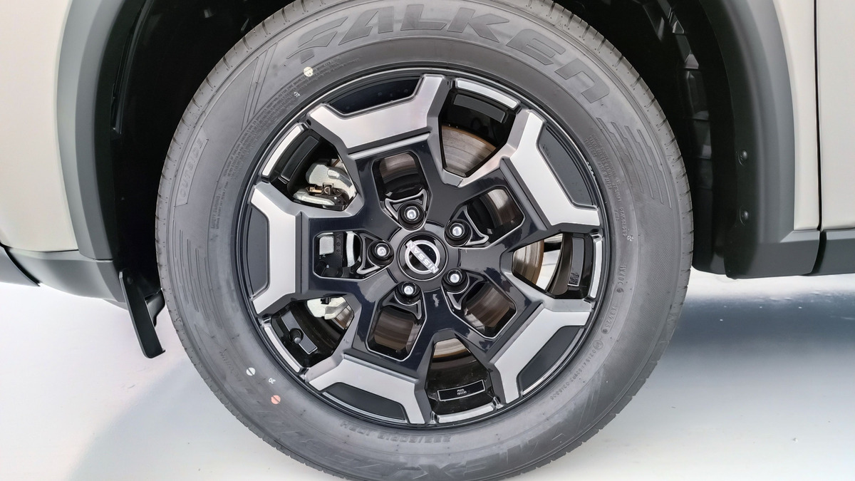 Nissan NISSAN X TRAIL e-Power 204 chevaux N-Trek | Jantes alliage 18" N-TREK | PLUSIEURS COLORIS