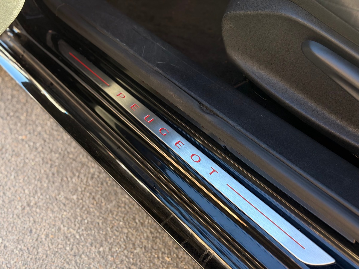 Peugeot 208 GTI Phase 2 1.6 THP 208 cv - Toit Pano - Entretiens