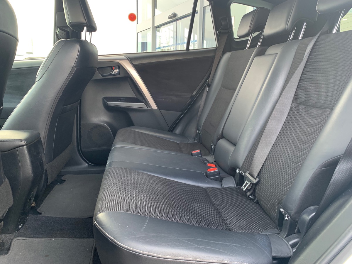 Toyota RAV4 143 | DESIGN | D-4D | 2WD | GPS | Caméra recul | Sièges avant sport | Régulateur vitesse