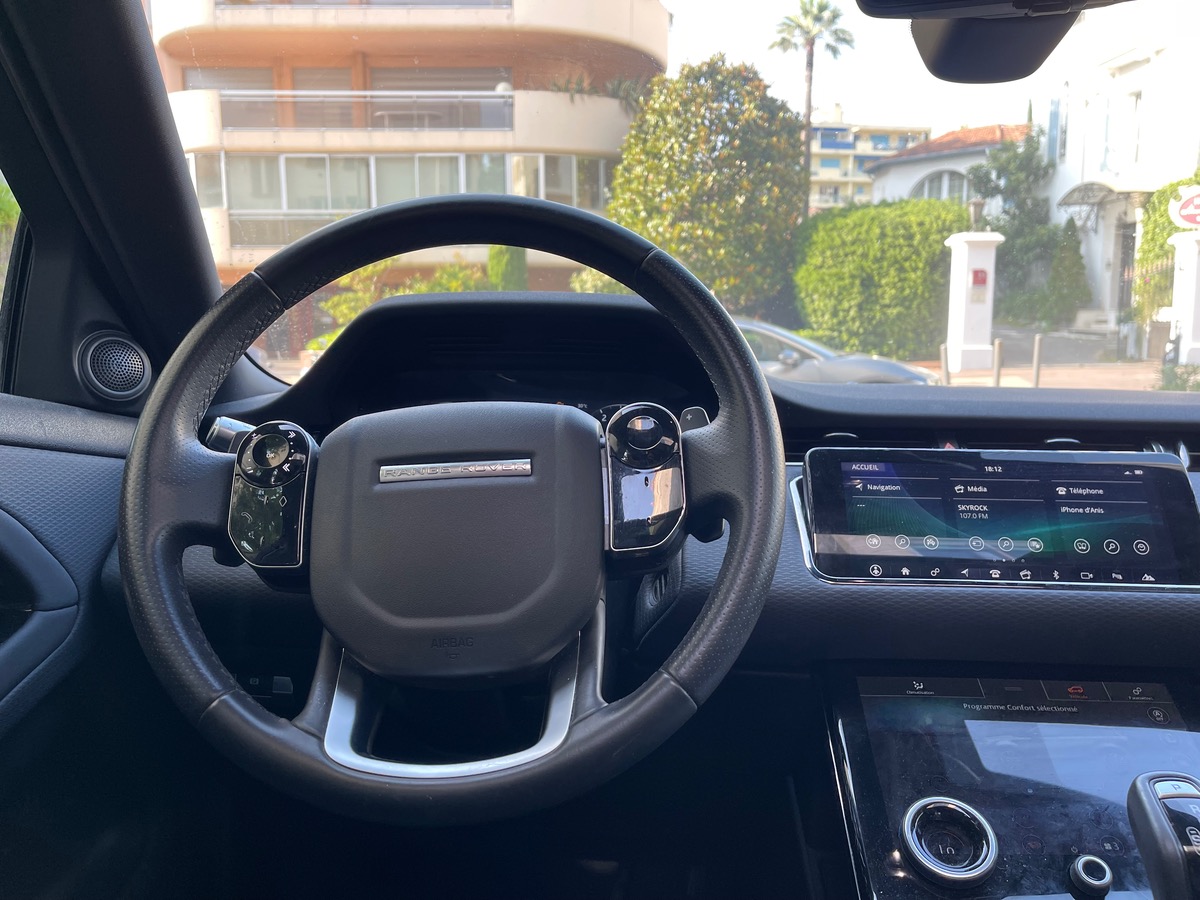 LAND ROVER EVOQUE 2.0 D 150CV / R DYNAMIC/ Toit Ouvrant / Full Black / Toutes Options