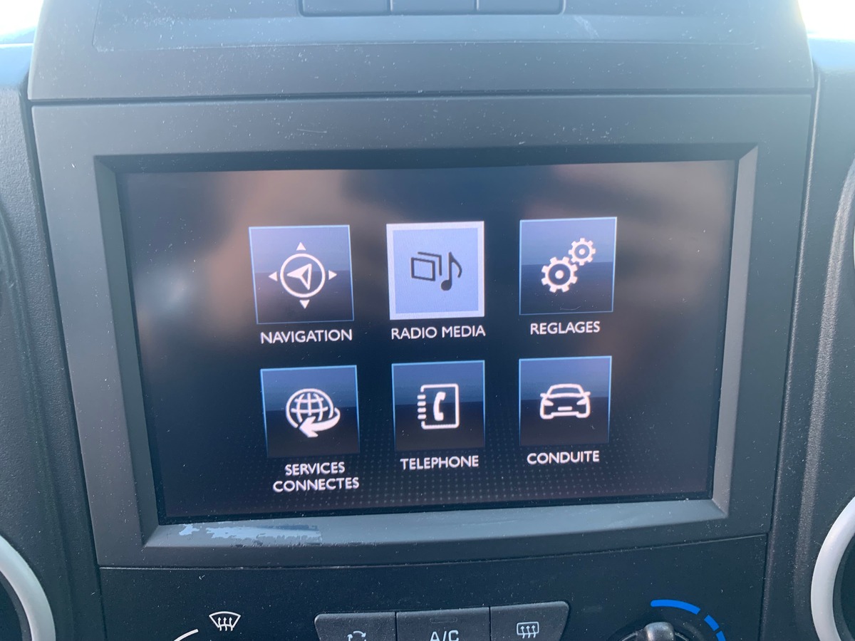 Peugeot Partner 90 chevaux | Régulateur de vitesse | Apple car play | GPS | Climatisation | 3 Places