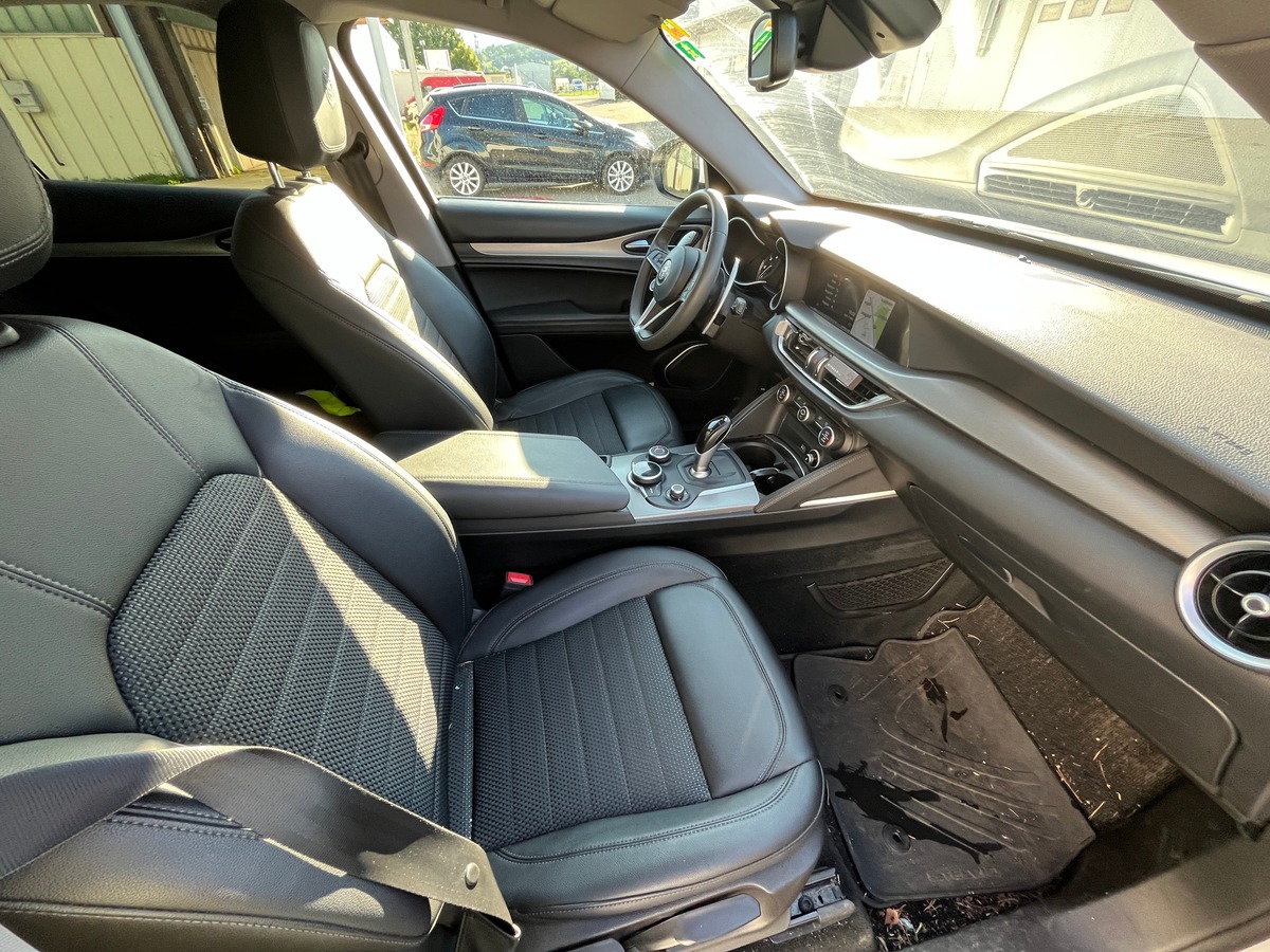 Alfa Romeo Stelvio 2.2 210CH Q4 SPORT EDITION, AT8, HAYON ELEC, CAMERA, MAINTIEN DANS LA VOIE