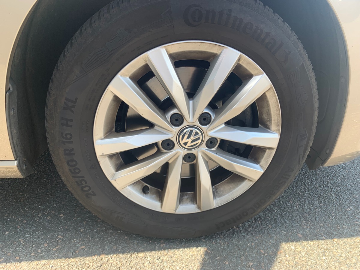 Volkswagen Touran 115 | Confortline | Caméra recul | Régulateur vitesse adaptatif | Apple car Play