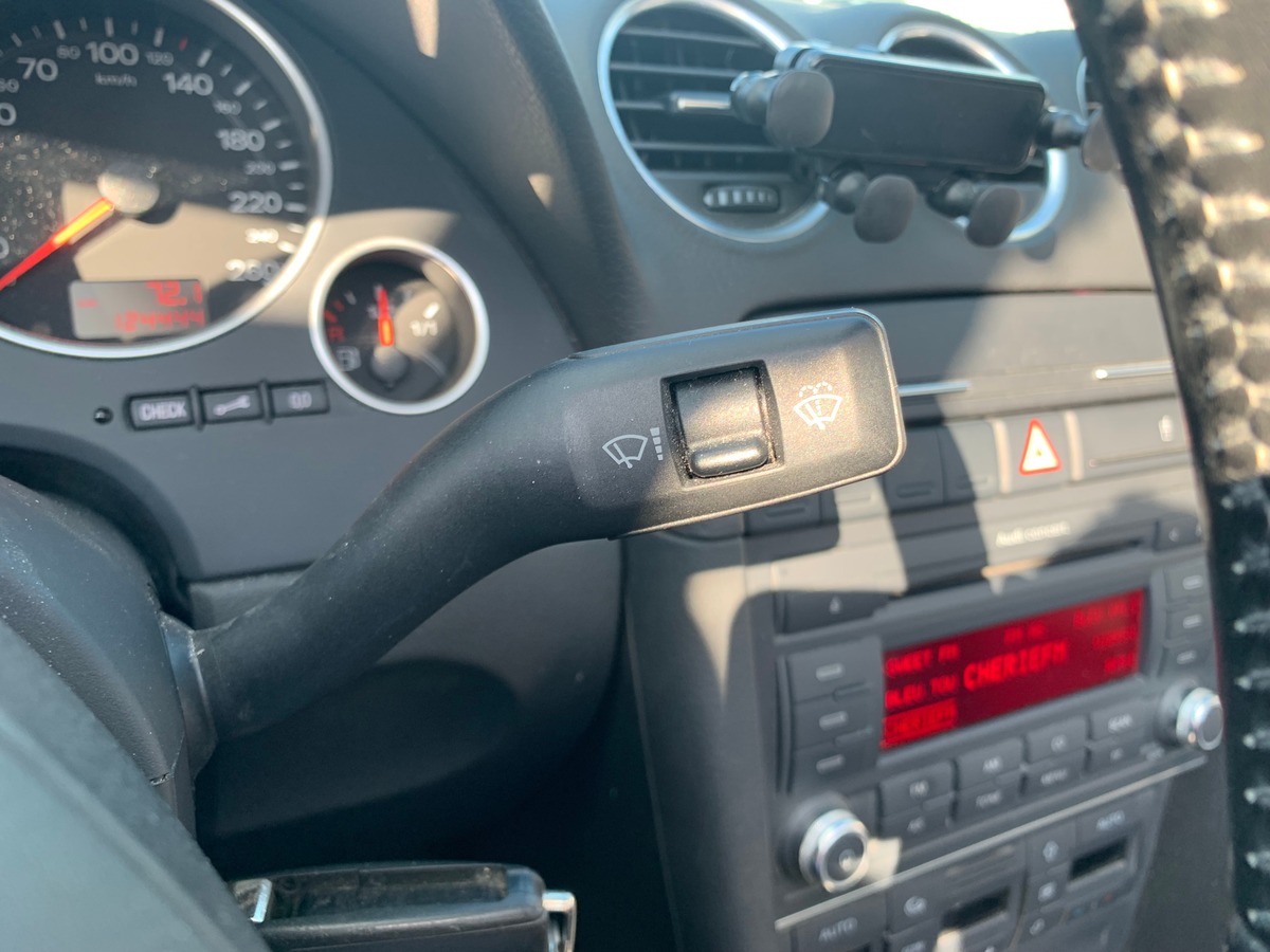 Audi A4 Cabriolet 140 ch | Ambiente | Cuir | Régulateur de vitesse | Climatisation | Capote récente