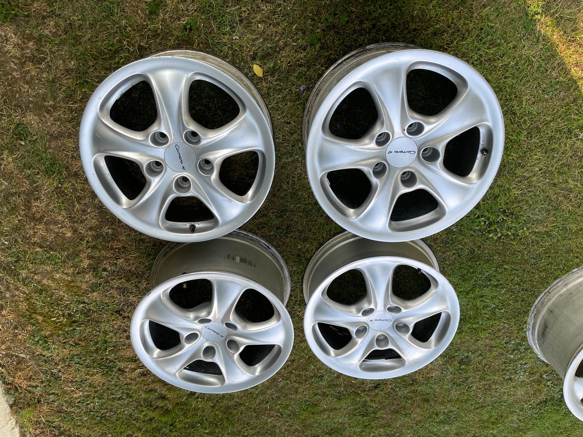 Porsche 911 Carrera coupé (996) 3.4L 301 CH