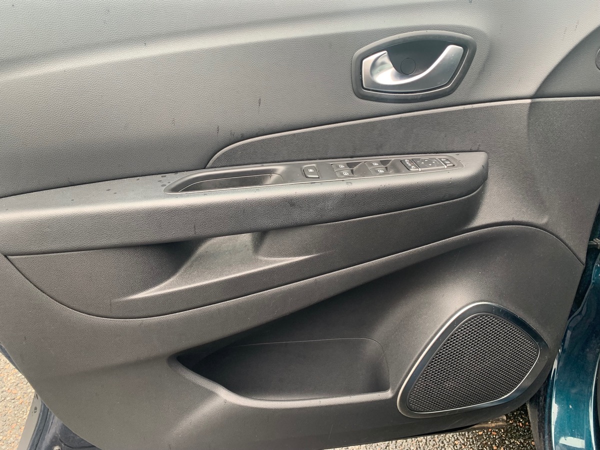 RENAULT Captur 90 ch | Intens | Pack City Plus | Roue secours galette | GPS | Système accès sans clé