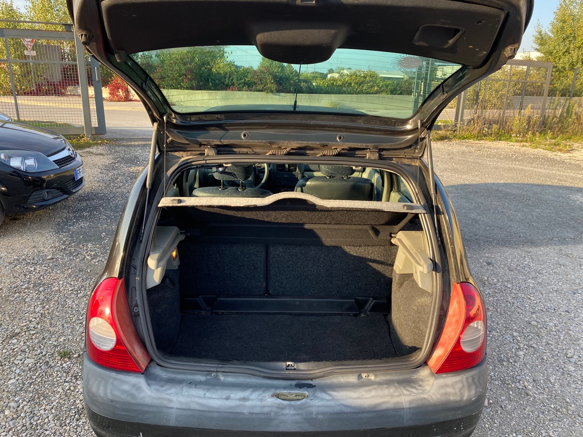 RENAULT Clio II Phase 2 1.4i 100CH DISTRIB NEUVE TRES BONNE ÉTAT
