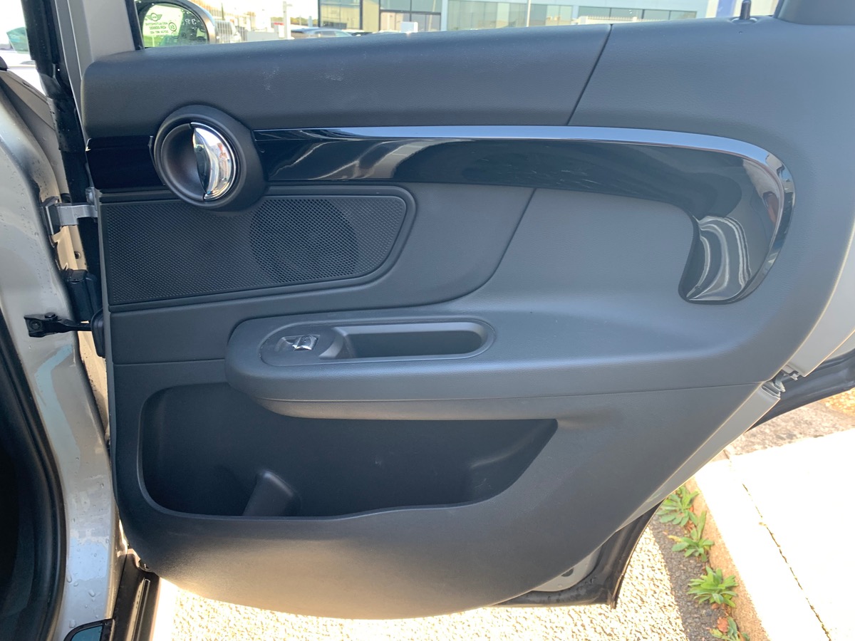 Mini Countryman 136 ch | Cooper Essential | Radars de stationnement avant / arrière | JA 18" design