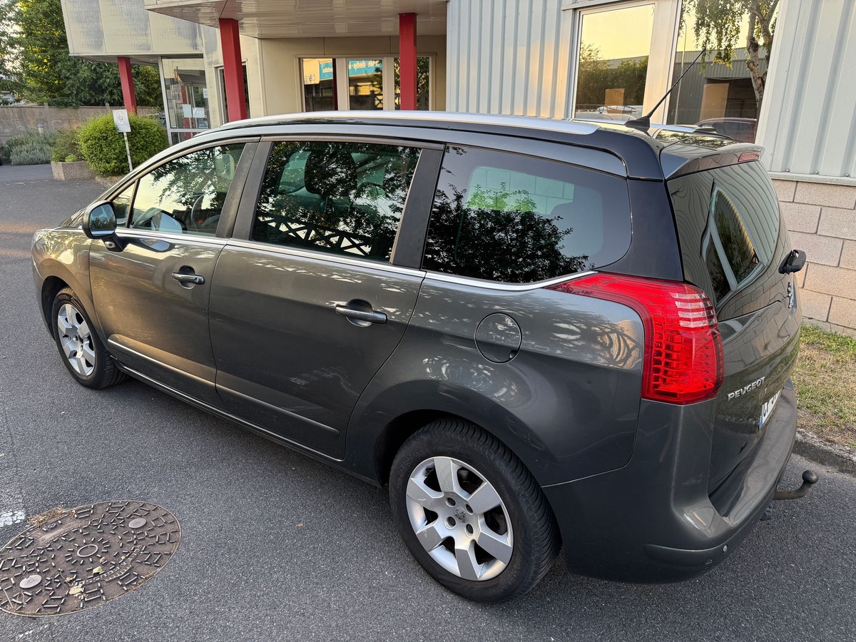 Peugeot 5008 1.6 HDI 112 CV style 1er main 7 place 4XCBLeut