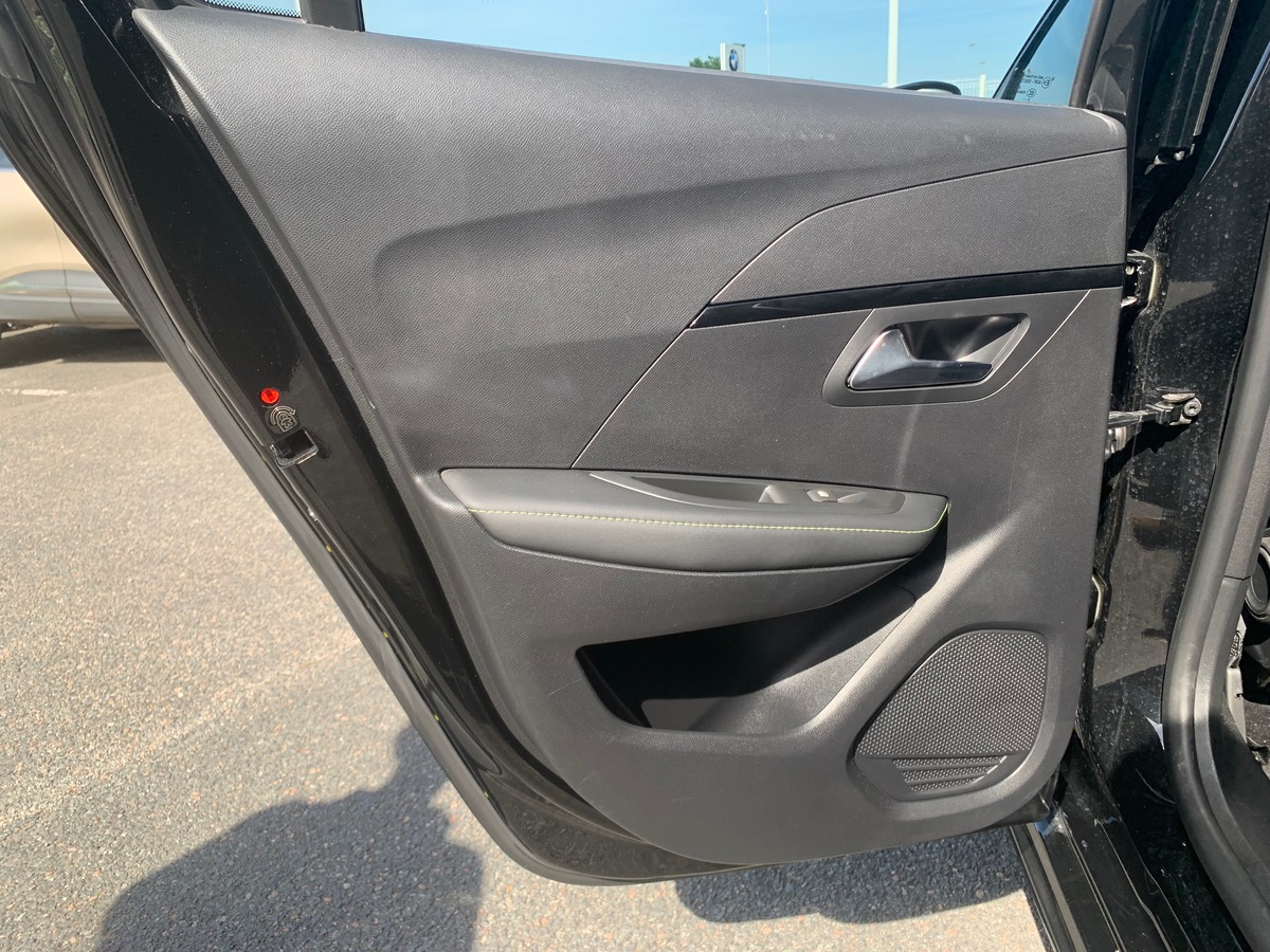 Peugeot 208 100 chevaux | GT | Apple car Play Android Auto | Caméra de recul | Régulateur vitesse