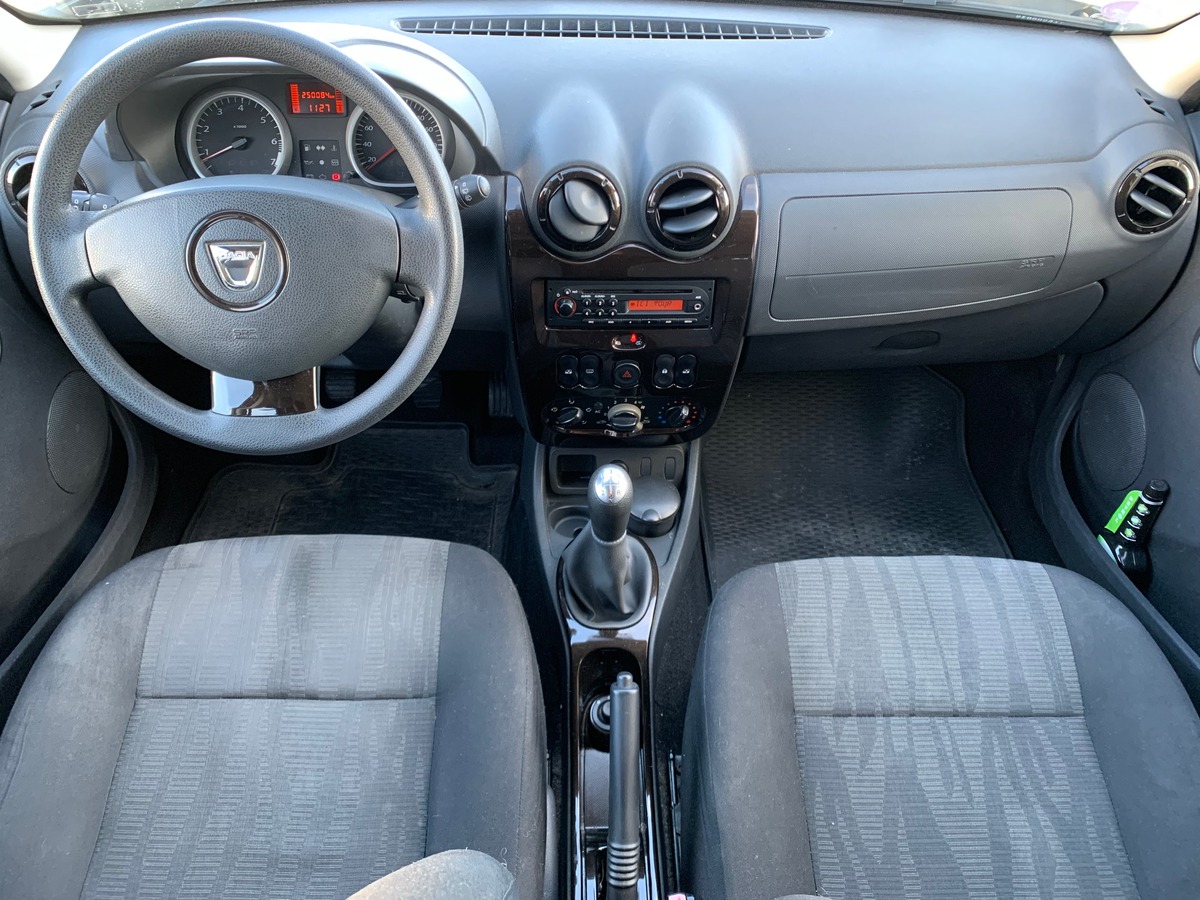 Dacia Duster 105 ch | Laureate | Bioethanol | Roue secours | Climatisation | Radio mono-CD MP3