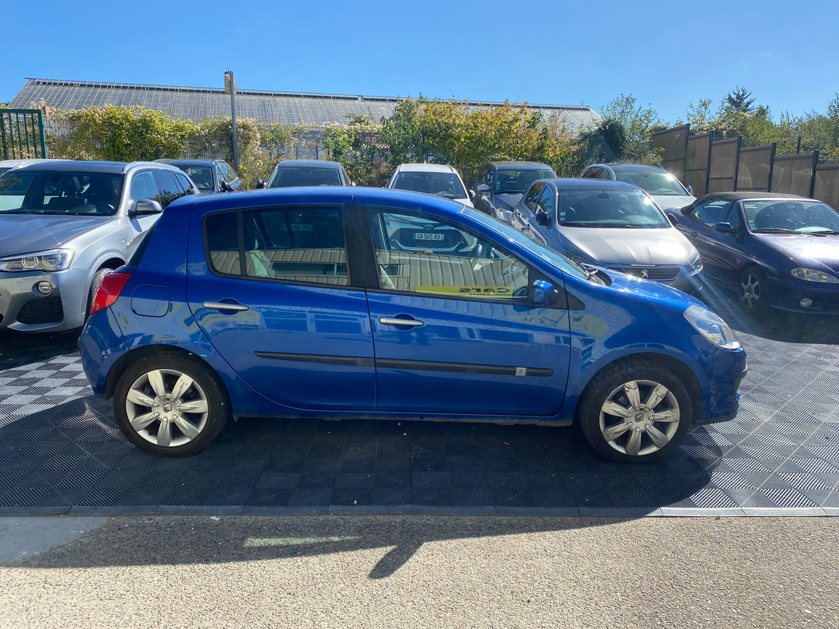 RENAULT Clio III 1.6 i 16V 110 cv - PREMIERE MAIN - RIEN A PREVOIR - CLIMATISATION