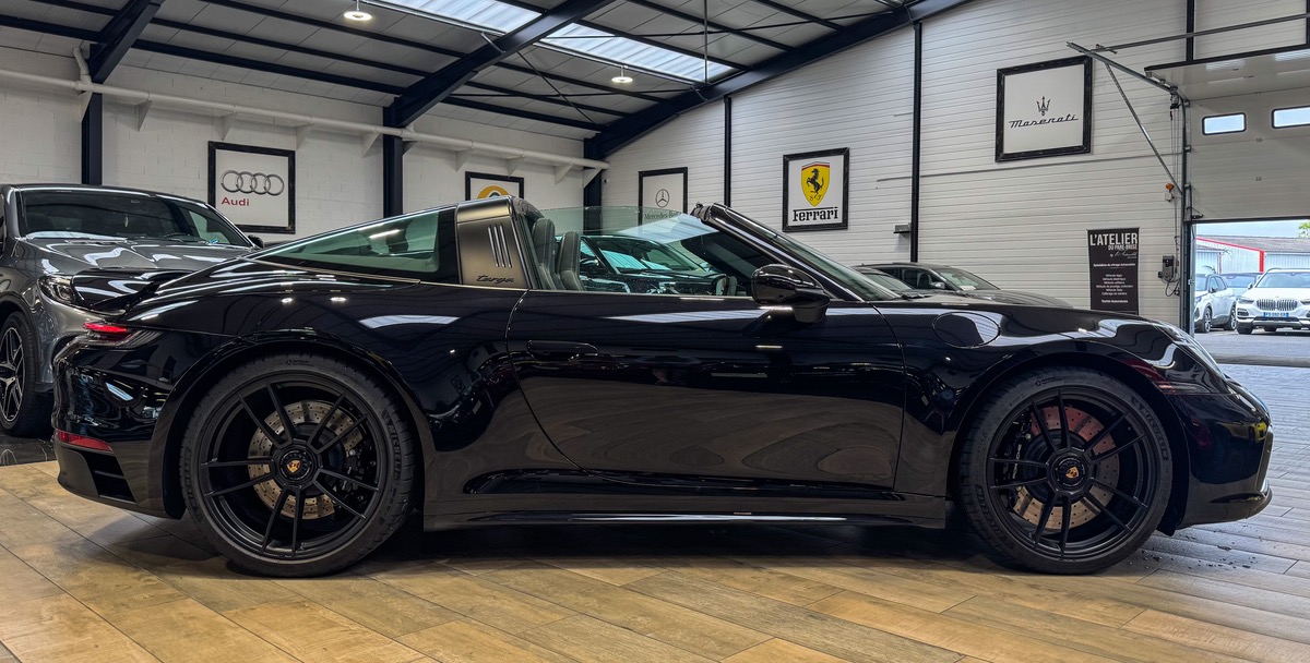 Porsche 911 992 TARGA 4 GTS