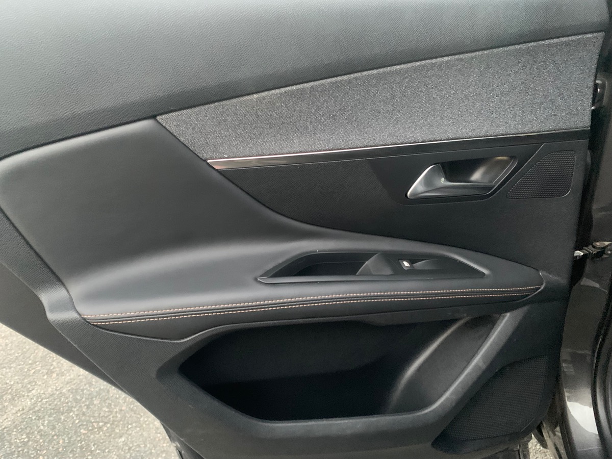 Peugeot 3008 130 | GT LINE | Mirror Screen | Pack City 1 | Full LED Technology | Phares Adaptatifs