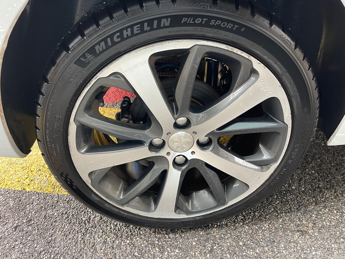 Peugeot 208 1.6 VTI 120 CV / KM Réel / Toit Panoramique / Féline /GPS /Jantes