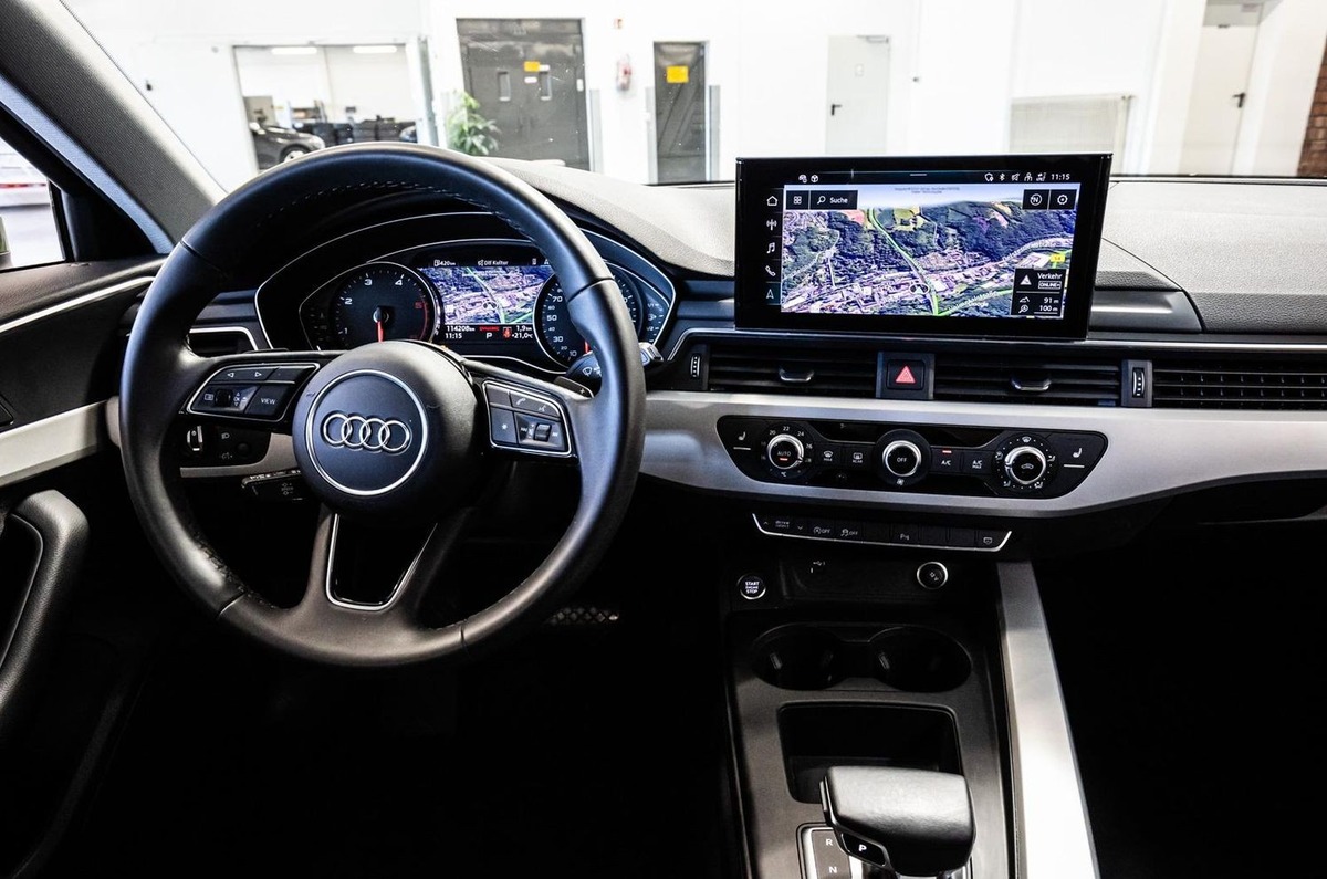 Audi A4 Avant V 40 TDI 204ch S line S tronic 7