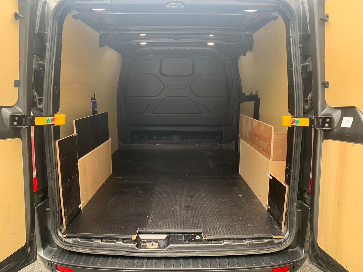 Ford TRANSIT CUSTOM 130 ch | L1H1 Trend Business | 3 Places | Caméra recul | Attelage | Roue secours