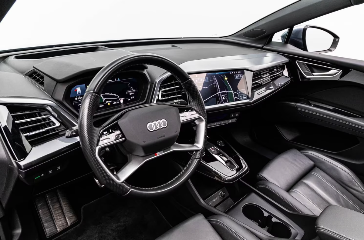 Audi Q4 e-tron 45 e-tron 265ch quattro S line/Toit ouvrant/Attelage