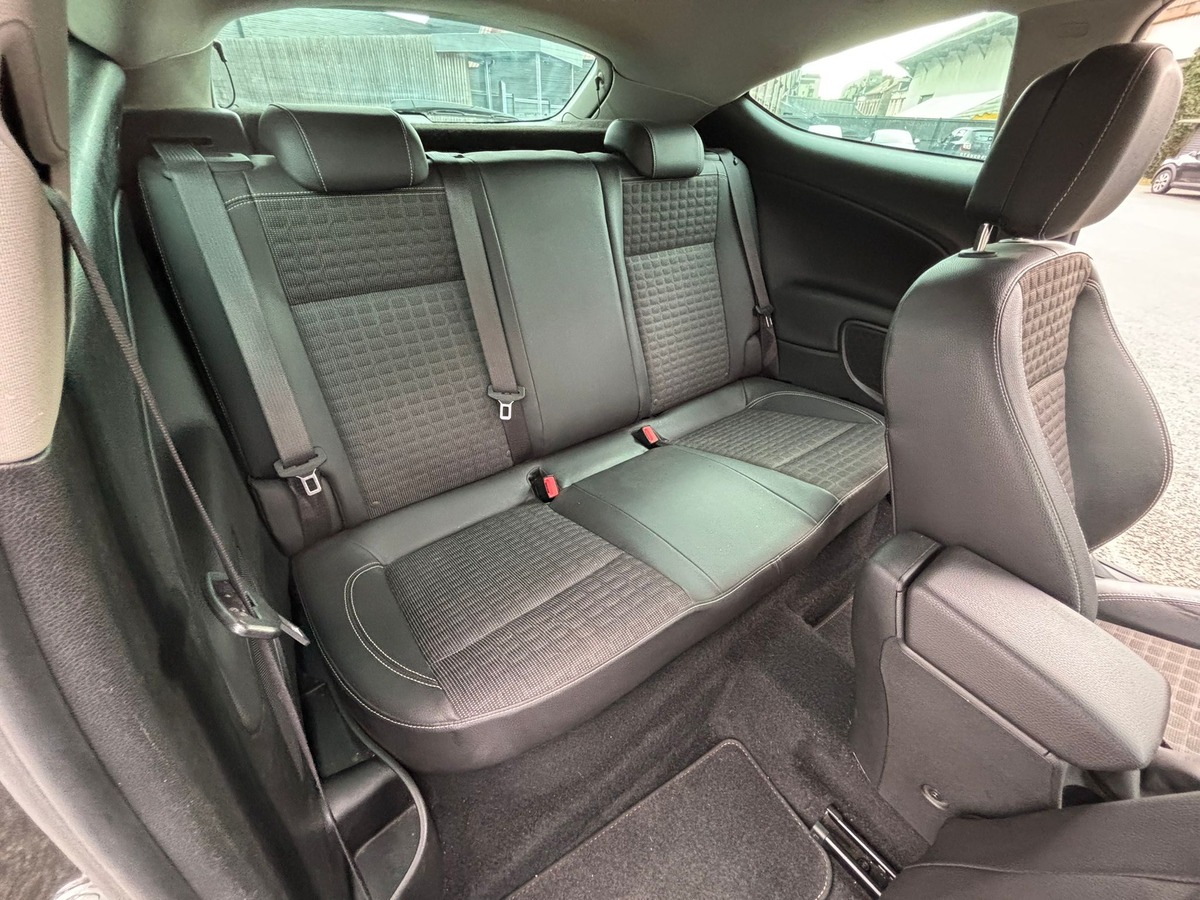 Opel Astra GTC 2.0 CDTI 165 INNOVATION - ATTELAGE - REVISE - GARANTIE