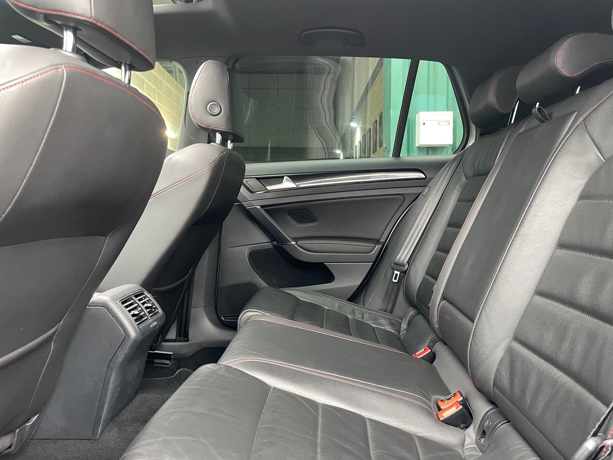 Volkswagen Golf GTI 230