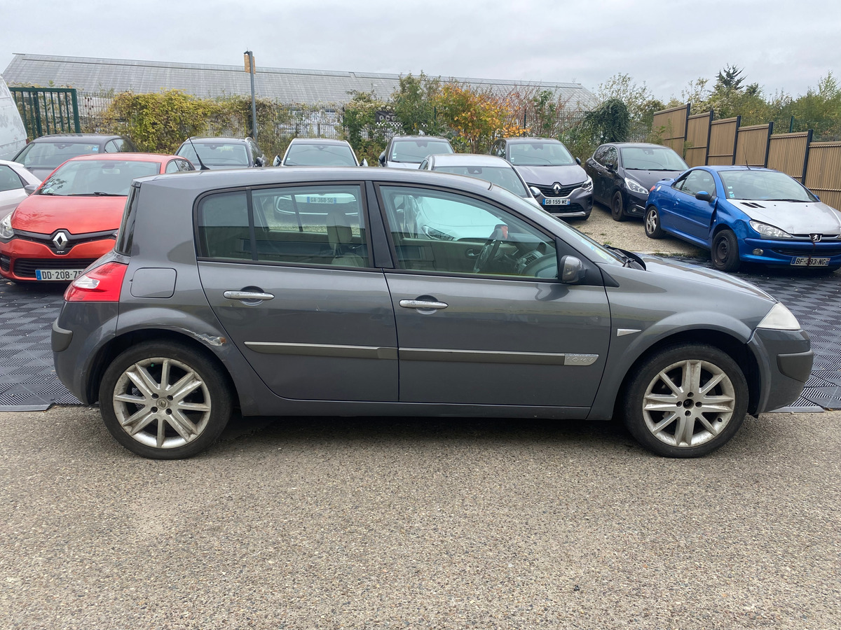 RENAULT Megane 1.6 i 16V 110 cv - CLIMATISATION - REGULATEUR DE VITESSE - RIEN A PREVOIR